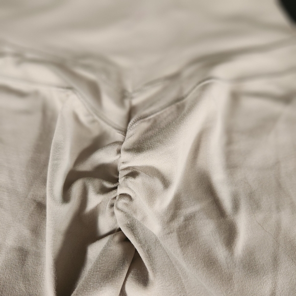 Gymshark XS Women's 2 Pc. Yelloe Bralette and Whitney Simmons Seamless Shorts - Picture 6 of 8